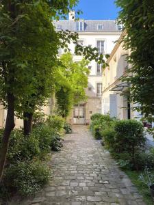 Quiet apartment in Paris center
