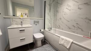 Superb Apt at the Marina