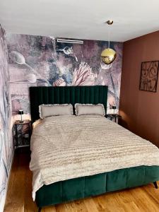 Castle & City, stay in G104