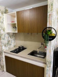 Apt Metropolitan Park Berkasi with Pool & Wifi by Damaresa