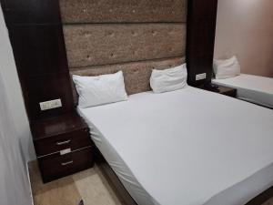 Hotel City Height - Local ID not accepted
