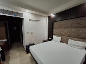 Hotel City Height - Local ID not accepted