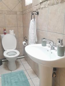 TANS 1 bedroom self-catering guest suite within walking distance to Doringkloof Mall in Centurion