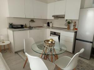 Duna Apartment, Garage, 2Room, smartTV,Dishwasher,AC
