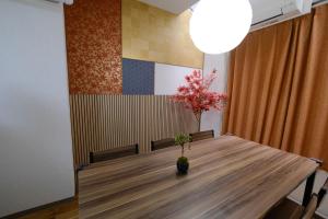 60平米で広々とした空間!本町駅から2分!心斎橋5分!大阪城20分!usj25分!10名宿泊可能