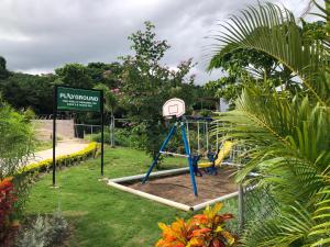 Ocean view with free beach access, pool and water park