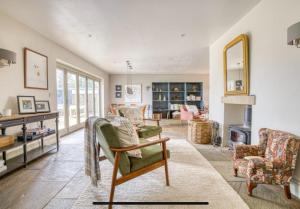 Elmcroft, Large House with Shepherds Hut