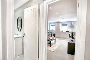 2 Bedroom, Brighton Central Apartment