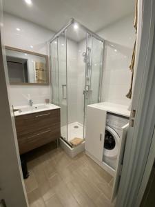 Joli 2 pièces parc piscine vue mer