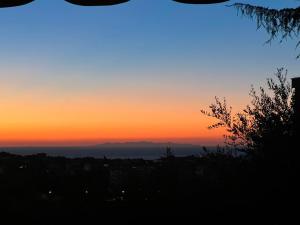 Joli 2 pièces parc piscine vue mer