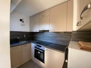 Joli 2 pièces parc piscine vue mer