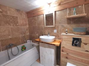 Maisons de vacances Maison bois, entre ville et lac : photos des chambres