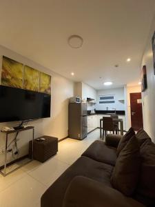 Sheryll Escapes - La Grande 406 cozy 1 bedroom Wi-Fi and Netflix