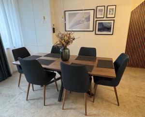 Old Town Escape - Central Apartment with Garden