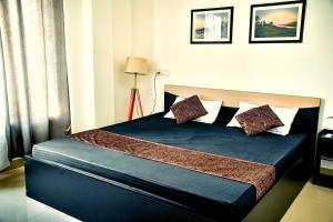 Sayas Abode - Railview Suites