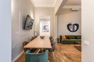 DOWNTOWN SRL - The Great Court and The Great Chill