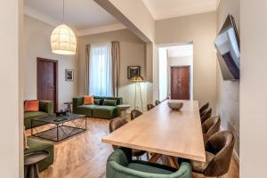 DOWNTOWN SRL - The Great Court and The Great Chill