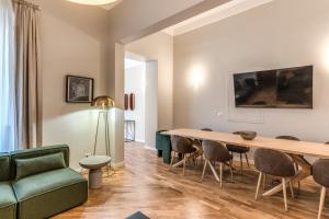 DOWNTOWN SRL - The Great Court and The Great Chill