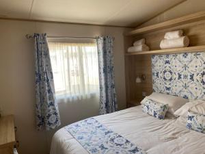 2 Bed Static Caravan sleeps 6 Saxmunham