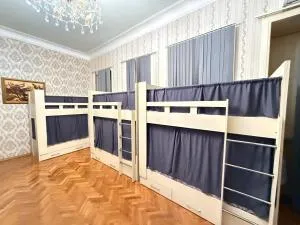 KM Hostel and Tourism - باكو