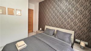 Arzella Apartments Xlendi, Premium 2BR, Bus Stop & Market Opposite