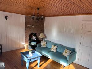 Cosy Lakeside Chalet With Option to add Private Hot Tub