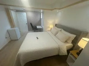 Private Entrance, private Bathroom, Bedroom and workspace - Carp