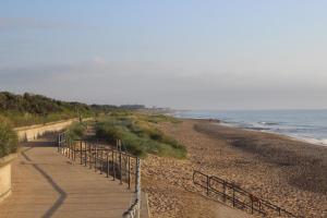 8 Berth Caravan - North Shore Holiday Park Skegness 3 Bedrooms