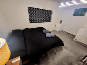 3-Bed Family Haven with Free Parking