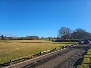 Cosy Kirriemuir Flat - Private Retreat - Pet Friendly