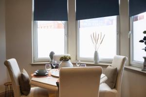 Glasgow City - Large Stylish 2 Bed Flat in Unique Ibrox Location Walking Distance to Subway and Free On-Street Parking