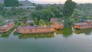 Peacock Houseboats - Nishāt