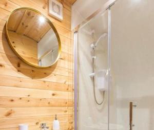 Cozy Haven Glamping Pod 1With Hot Tub & Cold Shower