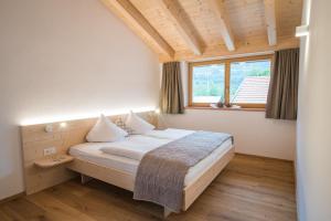 Bauernhof Residence Hausergut with Ortler views, central and quiet position