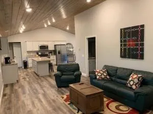 The Sansa Suite at Brants Apple Orchard - Conneaut