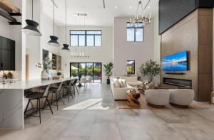 Coastal Luxe, SaltPool Spa, 5miles to Siesta