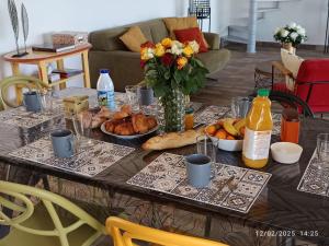 Bord de mer, pieds dans leau, vue panoramique