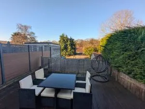 Cosy 2 bedroom home - Chipstead