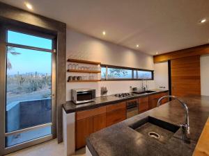 Arroyo Escondido-Luxe Oceanview Contemporary Home withthe Extras