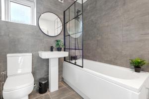 4 Bedrooms - 3 Bathrooms House