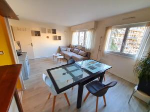 Appartements Appartement spacieux, jacuzzi, lumineux, calme, T2, 56m2 : Appartement 1 Chambre