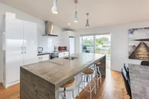 Lakeside Gem - Tarukenga