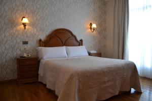Double Room with Balcony and Sea View room in Hotel Playa Compostela