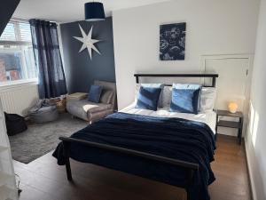 Whitley-5 Bdrm Sleeps 9 Ideal for Contractors