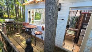 Private Island, 5 Homes, 2 HotTub, Boat -Sleeps 17