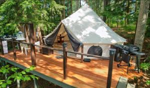 Private Island, 5 Homes, 2 HotTub, Boat -Sleeps 17