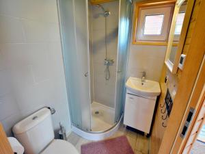 Single-story, year-round holiday home