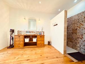 Villas A 1min d-une base nautique Maison spacieuse avec piscine : photos des chambres