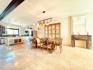 Villas A 1min d-une base nautique Maison spacieuse avec piscine : photos des chambres