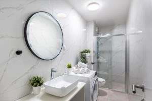 Apartment Central - 5 min with bus to Old Town, self check in 0-24h